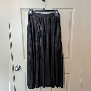 Platted black skirt